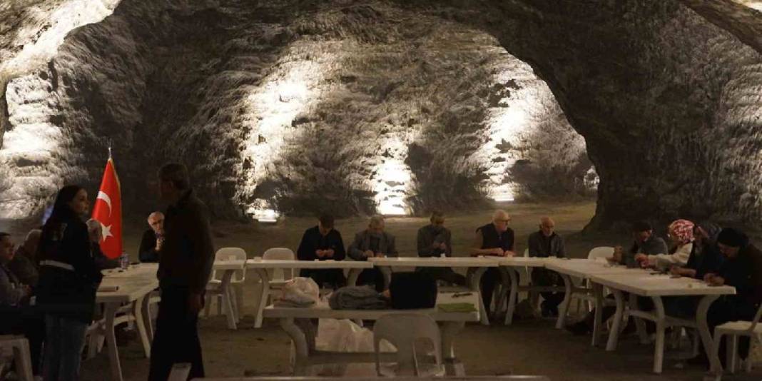 Hititlerden kalma yerin 150 metre altında bir mağara! Şifa arayan buraya akın ediyor: 4-6 saat tedaviye yetiyor 4